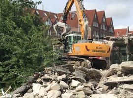 09.08.2019 - Die Abbrucharbeiten auf unserem Grundstück in Stockelsdorf haben begonnen.